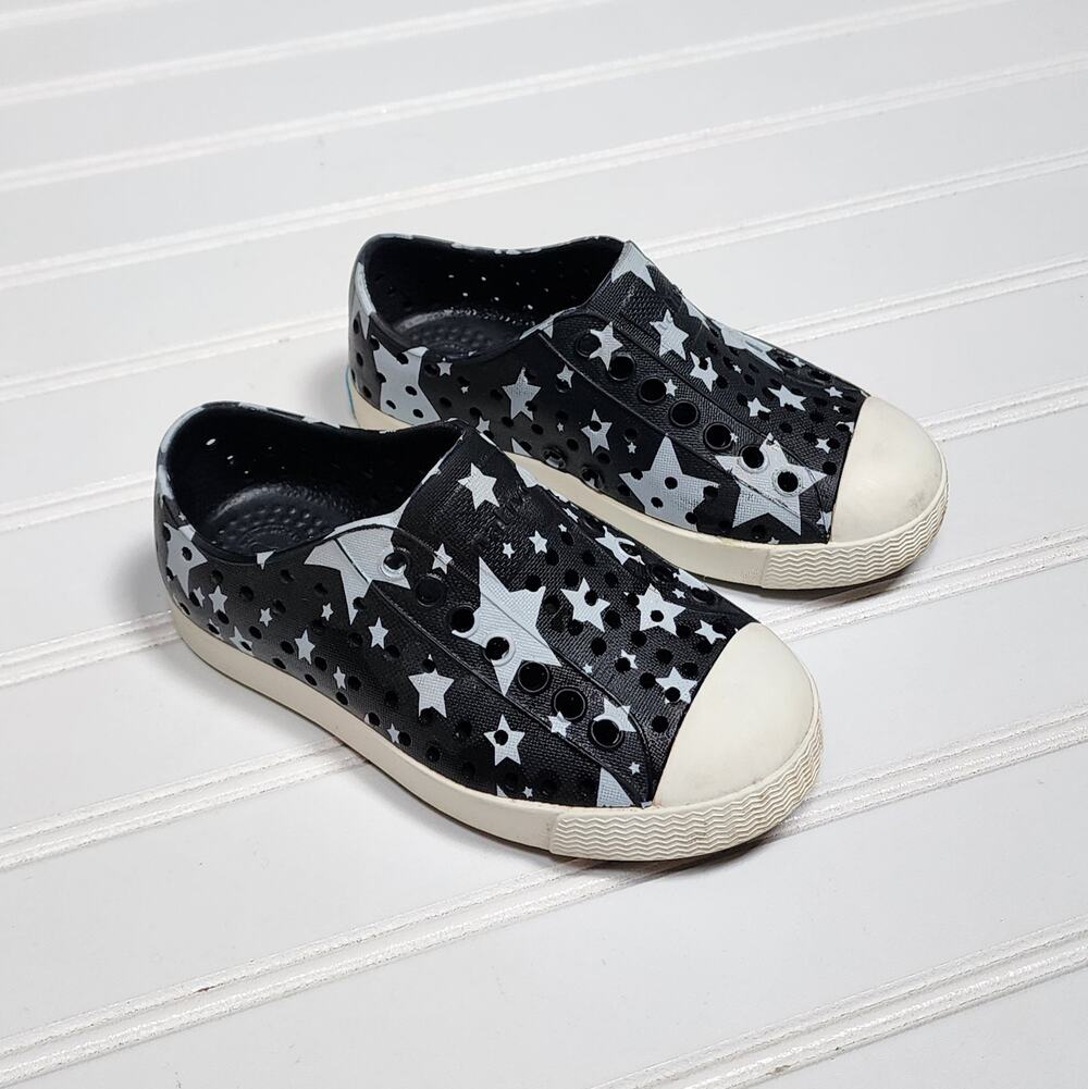 Native Toddler Black Star Print Jefferson Shoes Size 8 Toddler